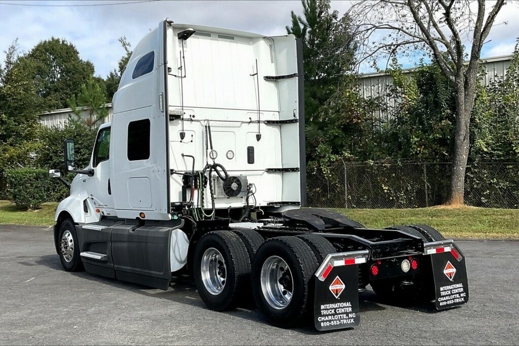 2021 CUM LT625 6×4 Sleeper