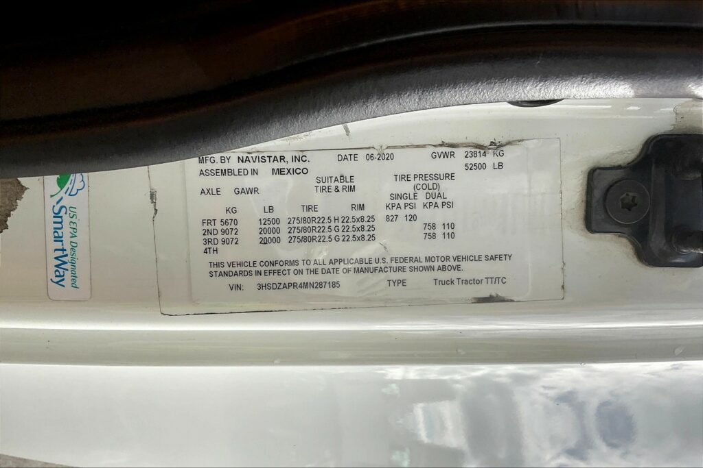 2021 CUM LT625 6×4 Sleeper