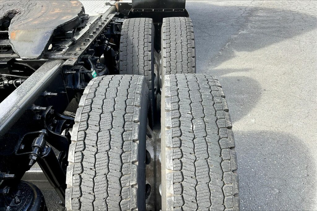 2021 CUM LT625 6×4 Sleeper