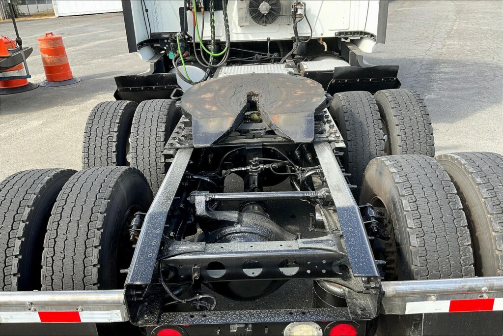 2021 CUM LT625 6×4 Sleeper