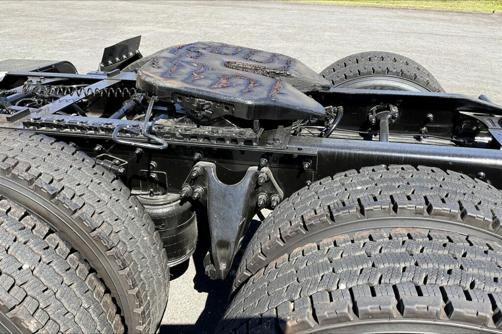 2022 CUM LT625 6×4 Sleeper