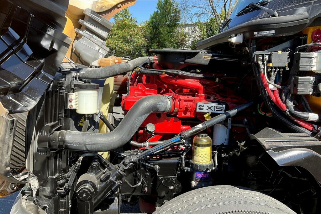 2022 CUM LT625 6×4 Sleeper