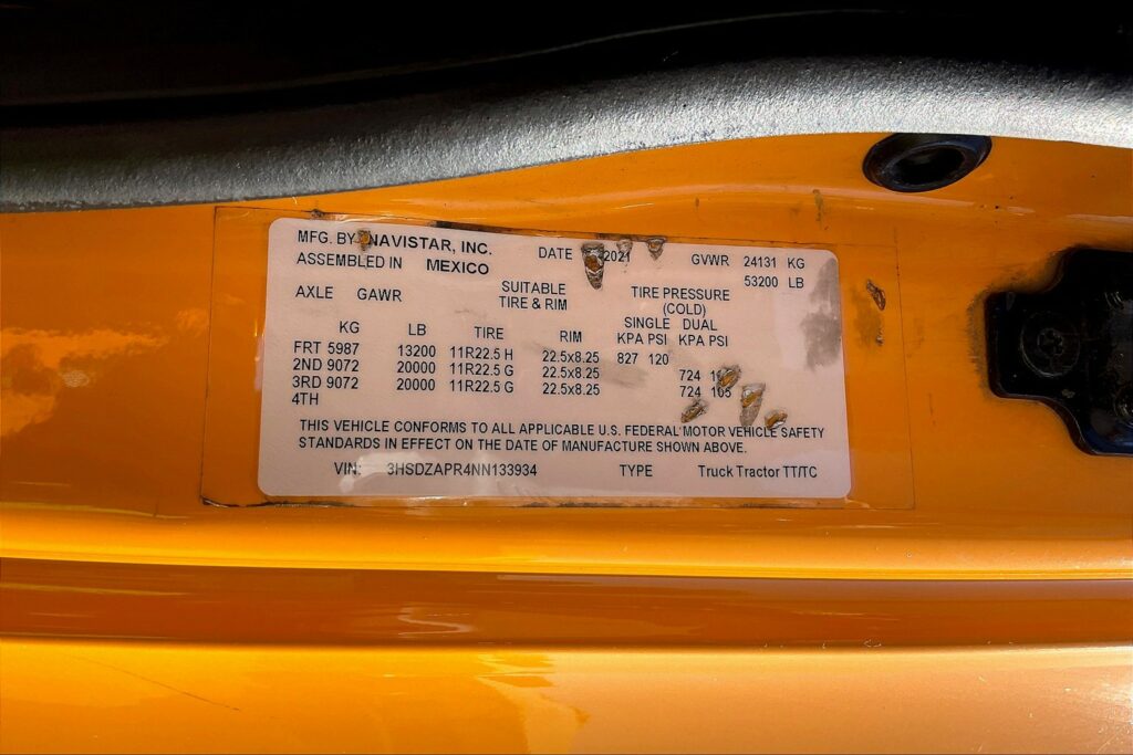 2022 CUM LT625 6×4 Sleeper