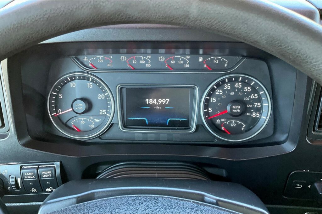 2022 CUM LT625 6×4 Sleeper