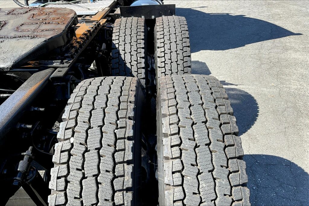 2022 CUM LT625 6×4 Sleeper