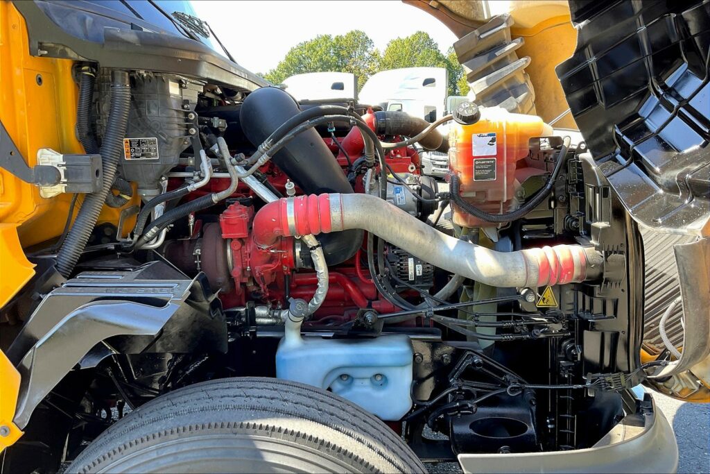 2022 CUM LT625 6×4 Sleeper