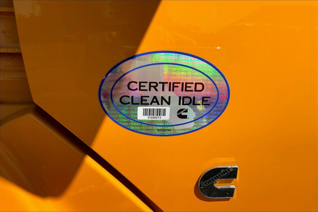 2022 CUM LT625 6×4 Sleeper