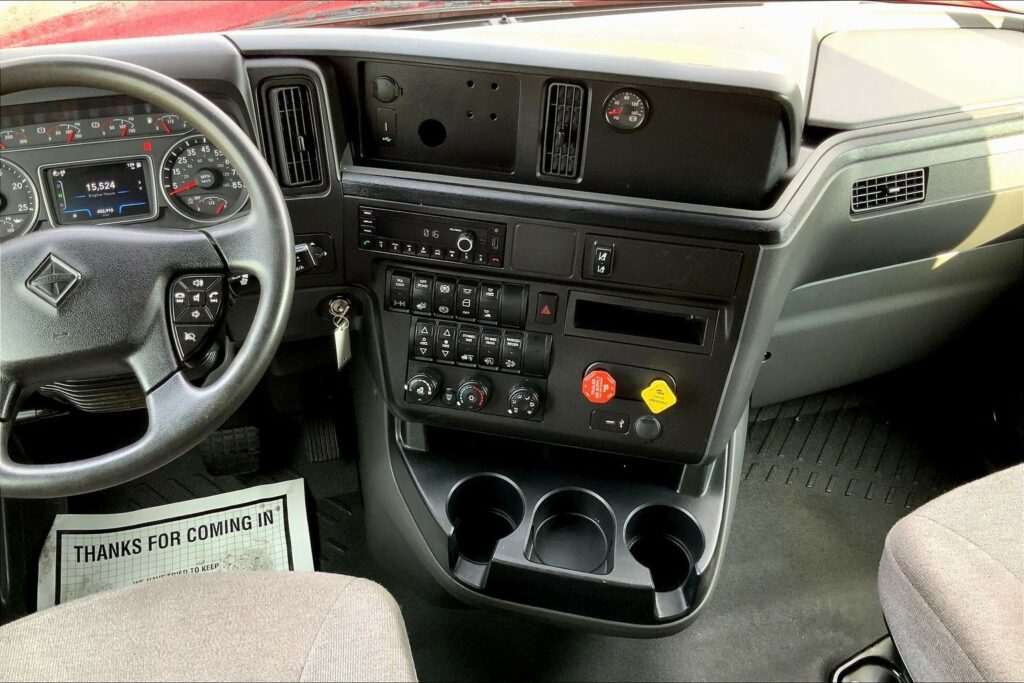 2022 CUM LT625 6×4 Sleeper