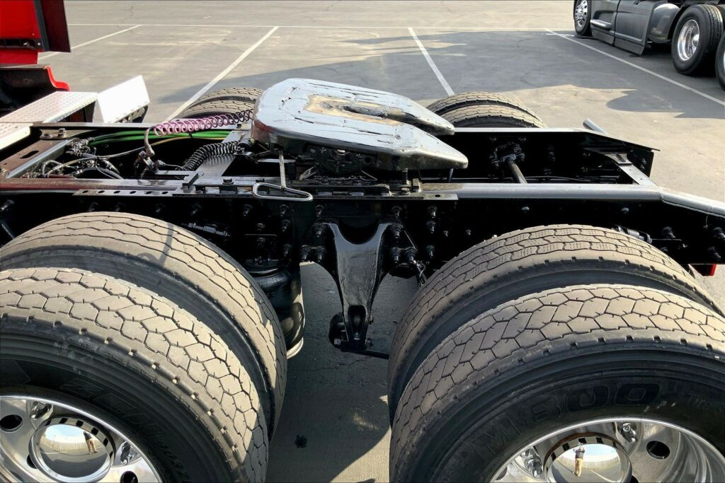 2022 CUM LT625 6×4 Sleeper