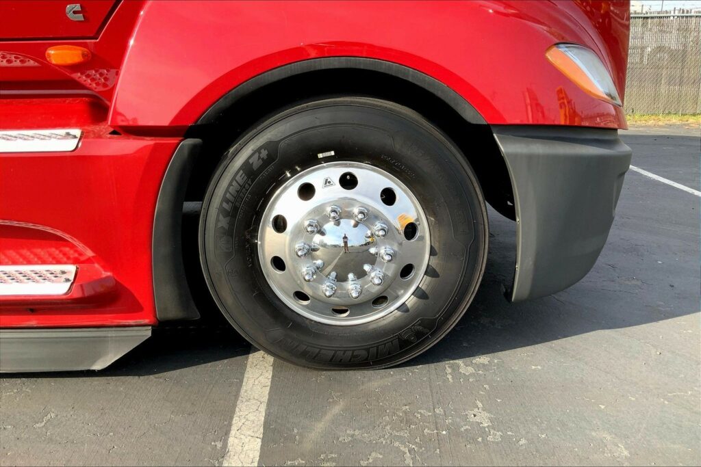 2022 CUM LT625 6×4 Sleeper