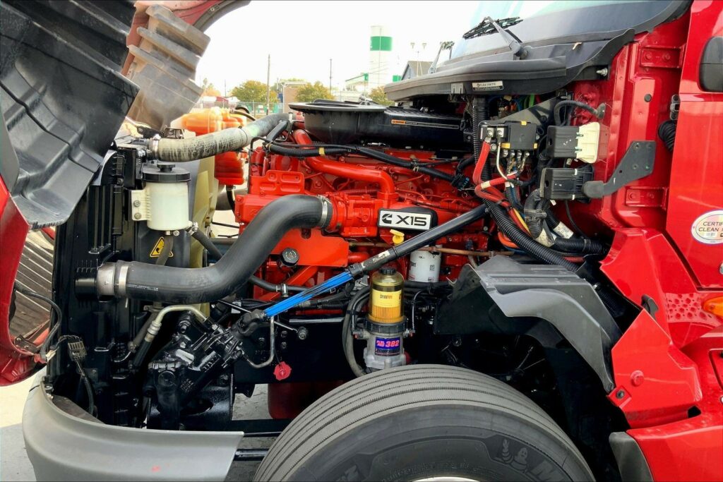 2022 CUM LT625 6×4 Sleeper