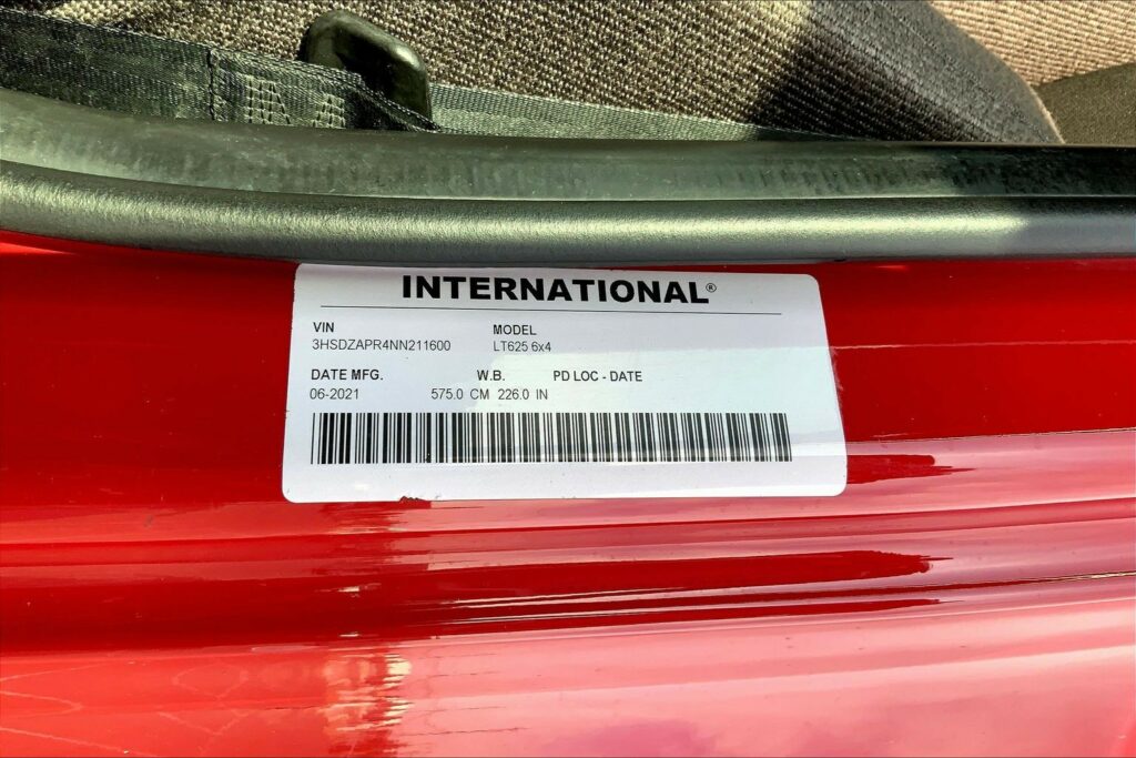 2022 CUM LT625 6×4 Sleeper