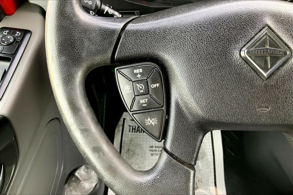 2022 CUM LT625 6×4 Sleeper