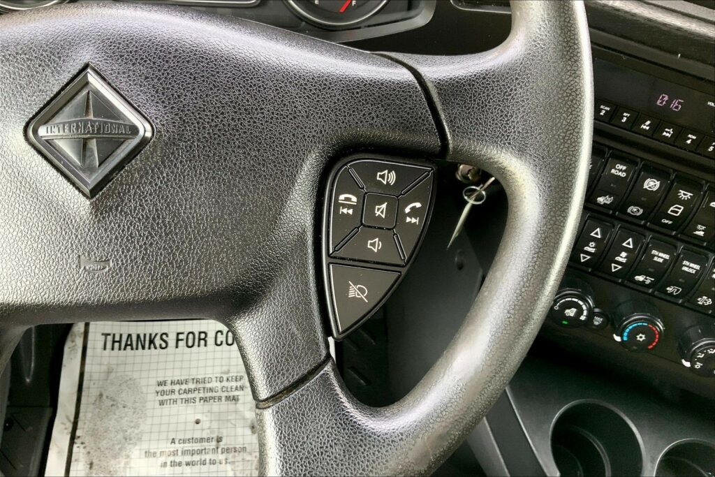 2022 CUM LT625 6×4 Sleeper