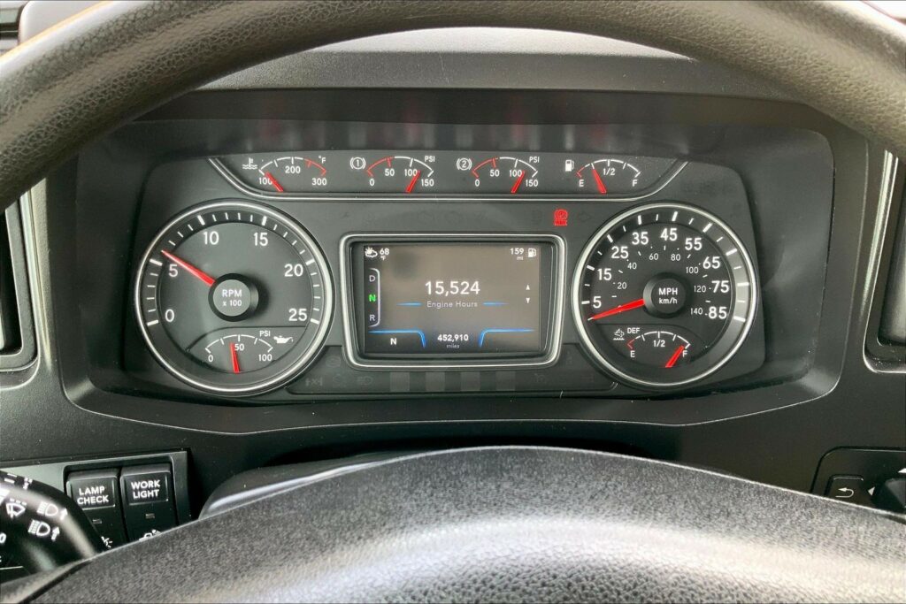 2022 CUM LT625 6×4 Sleeper