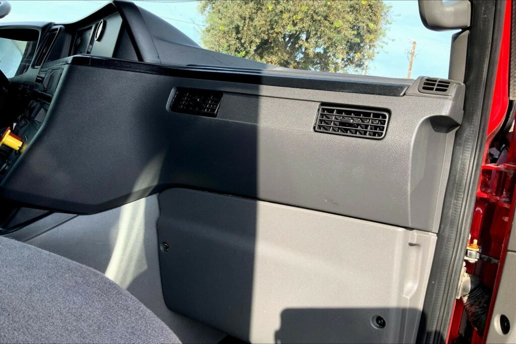 2022 CUM LT625 6×4 Sleeper