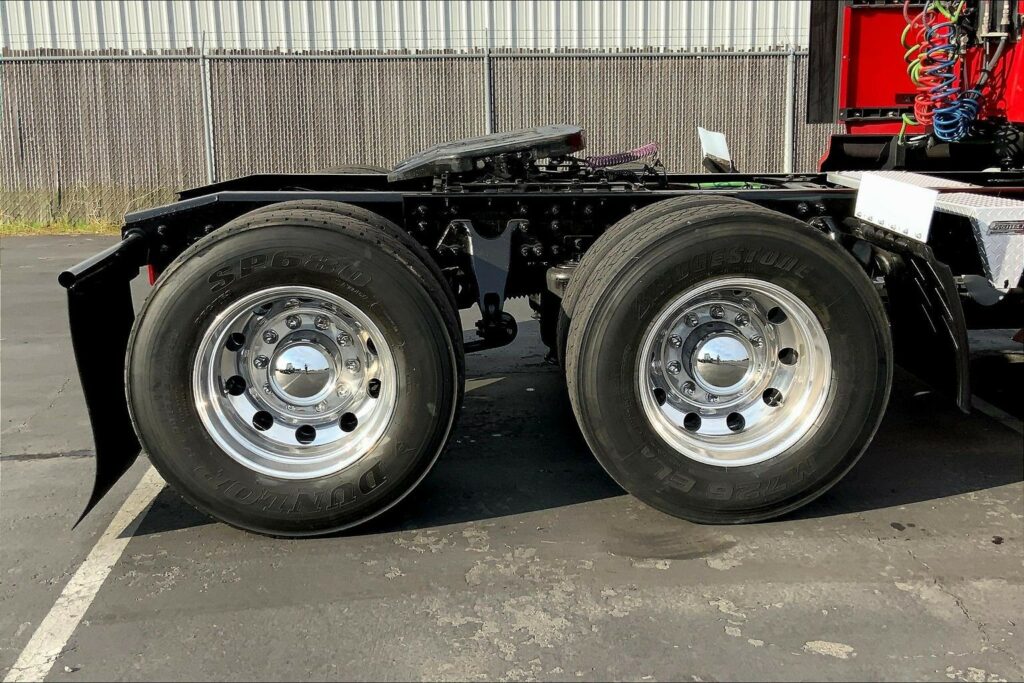 2022 CUM LT625 6×4 Sleeper