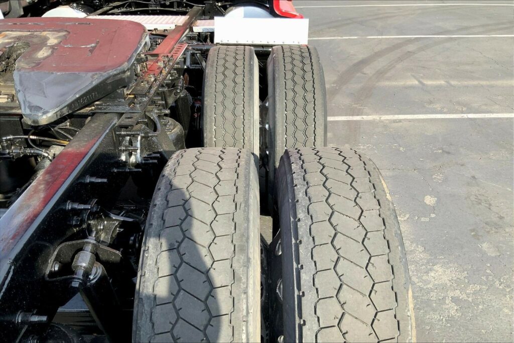 2022 CUM LT625 6×4 Sleeper