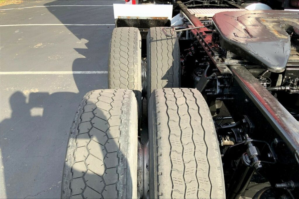 2022 CUM LT625 6×4 Sleeper