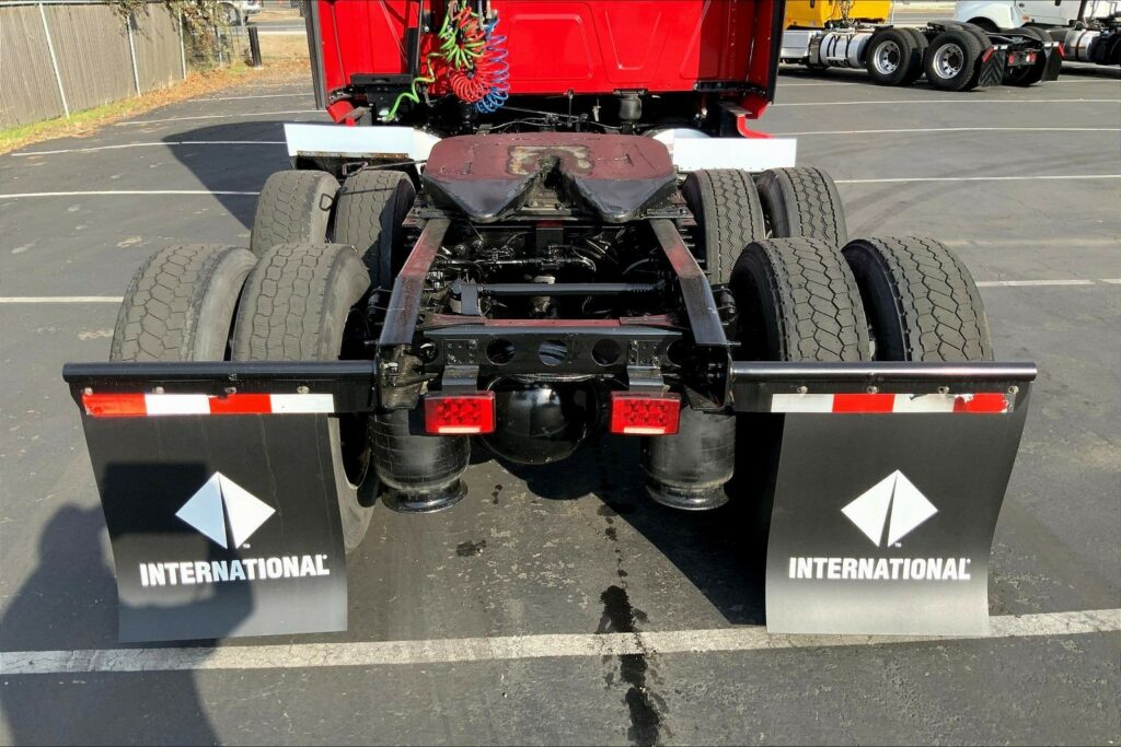 2022 CUM LT625 6×4 Sleeper