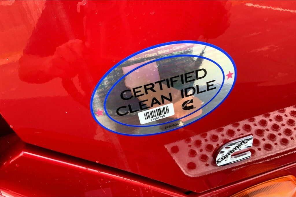 2022 CUM LT625 6×4 Sleeper