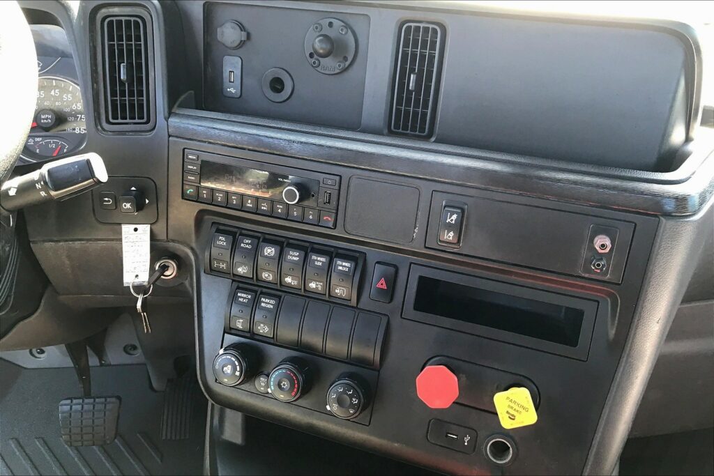 2021 CUM LT625 6×4 Day Cab