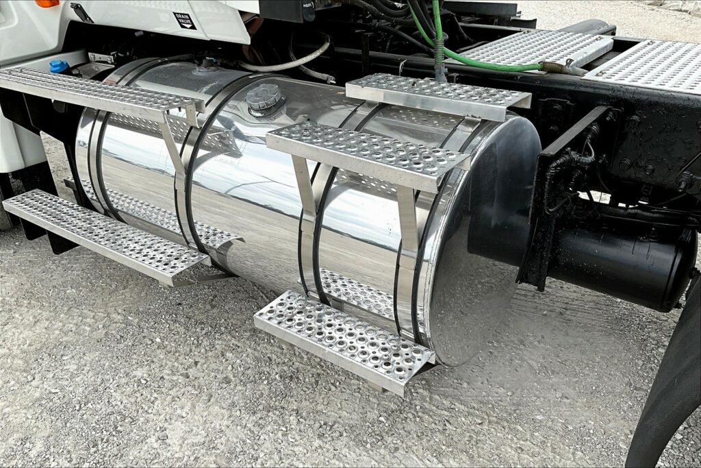 2020 CUM LT625 6×4 Day Cab