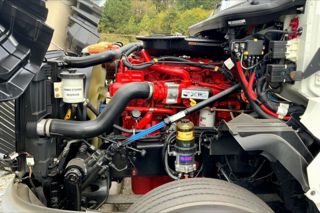 2021 CUM LT625 6×4 Sleeper