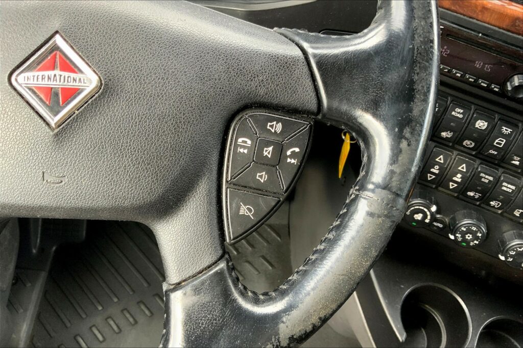 2021 CUM LT625 6×4 Sleeper