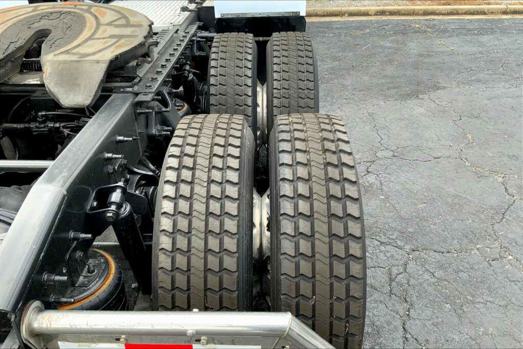 2021 CUM LT625 6×4 Sleeper