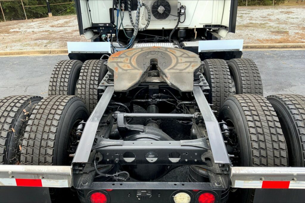 2021 CUM LT625 6×4 Sleeper