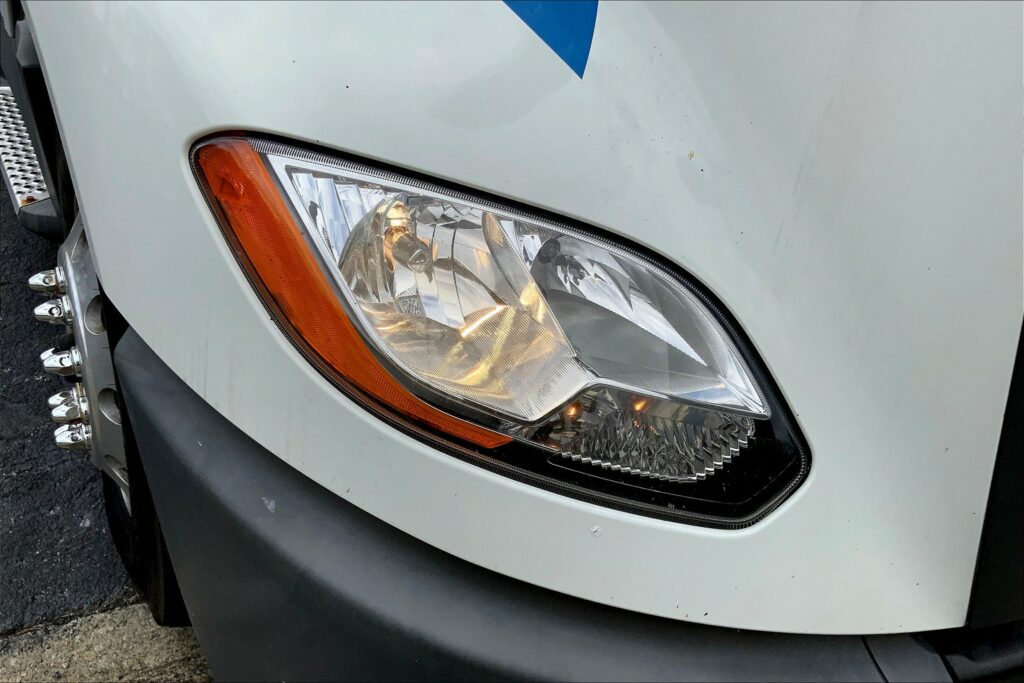 2021 CUM LT625 6×4 Sleeper