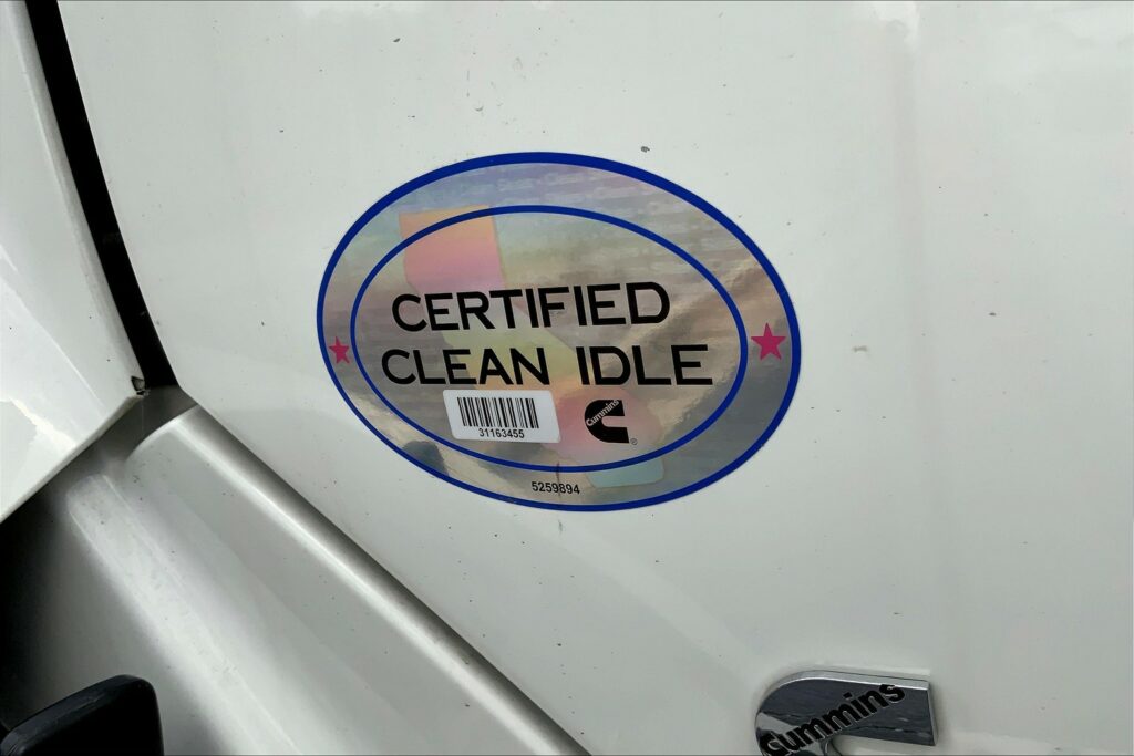 2021 CUM LT625 6×4 Sleeper