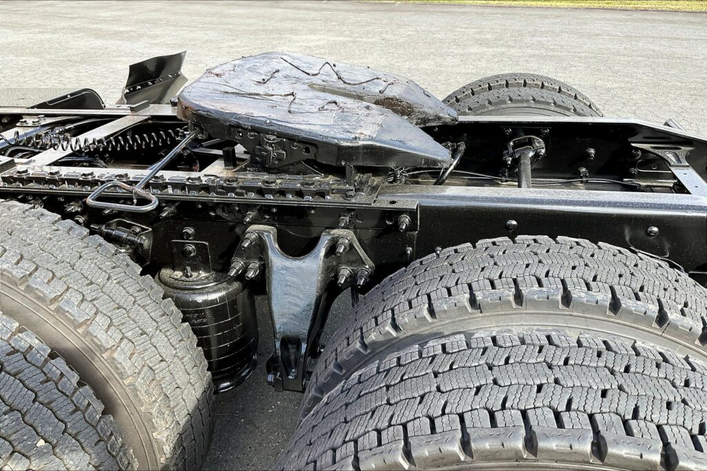 2022 CUM LT625 6×4 Sleeper