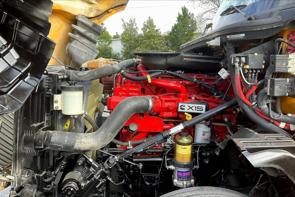 2022 CUM LT625 6×4 Sleeper