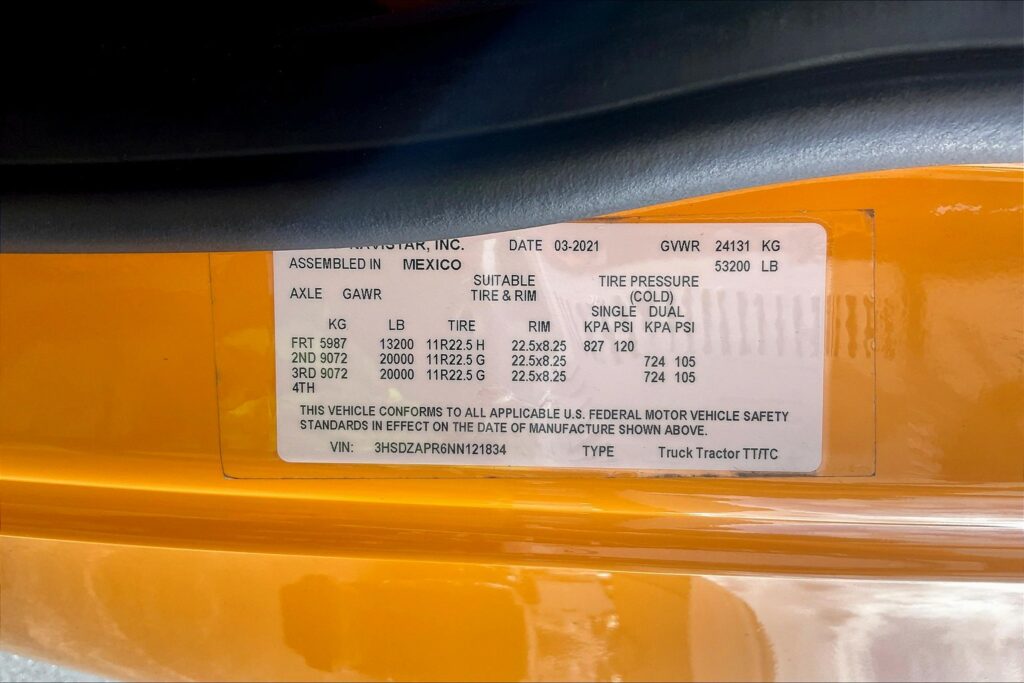 2022 CUM LT625 6×4 Sleeper