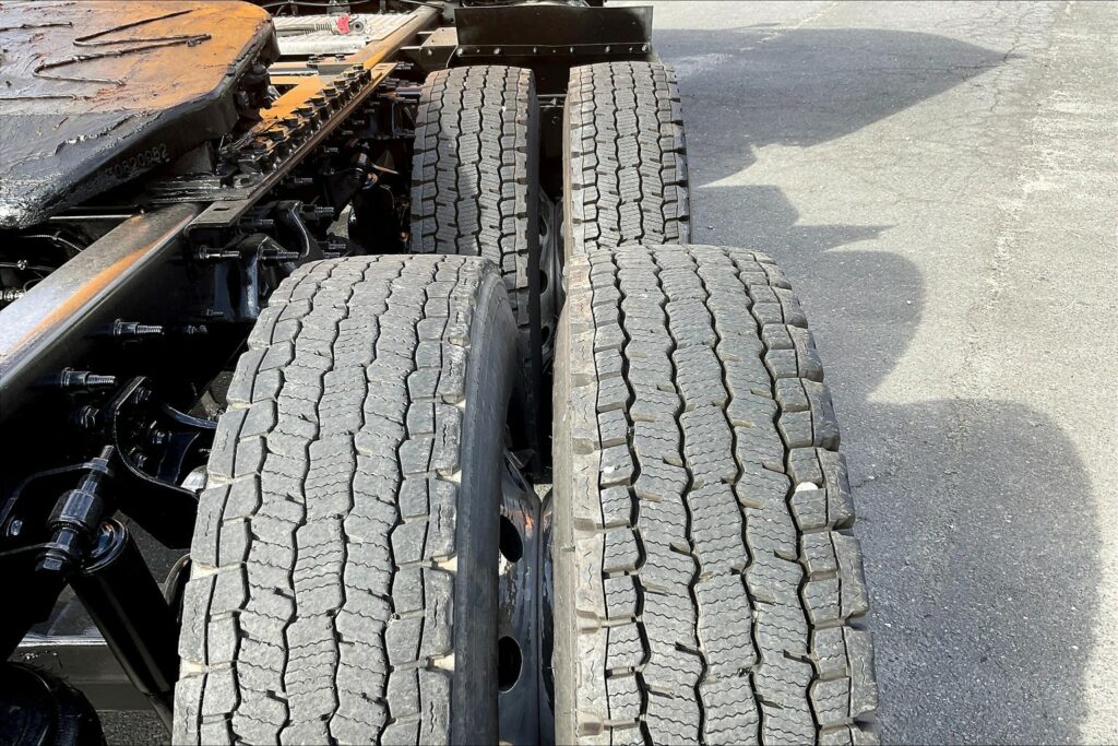 2022 CUM LT625 6×4 Sleeper