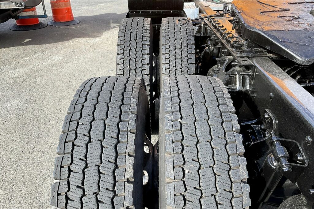 2022 CUM LT625 6×4 Sleeper