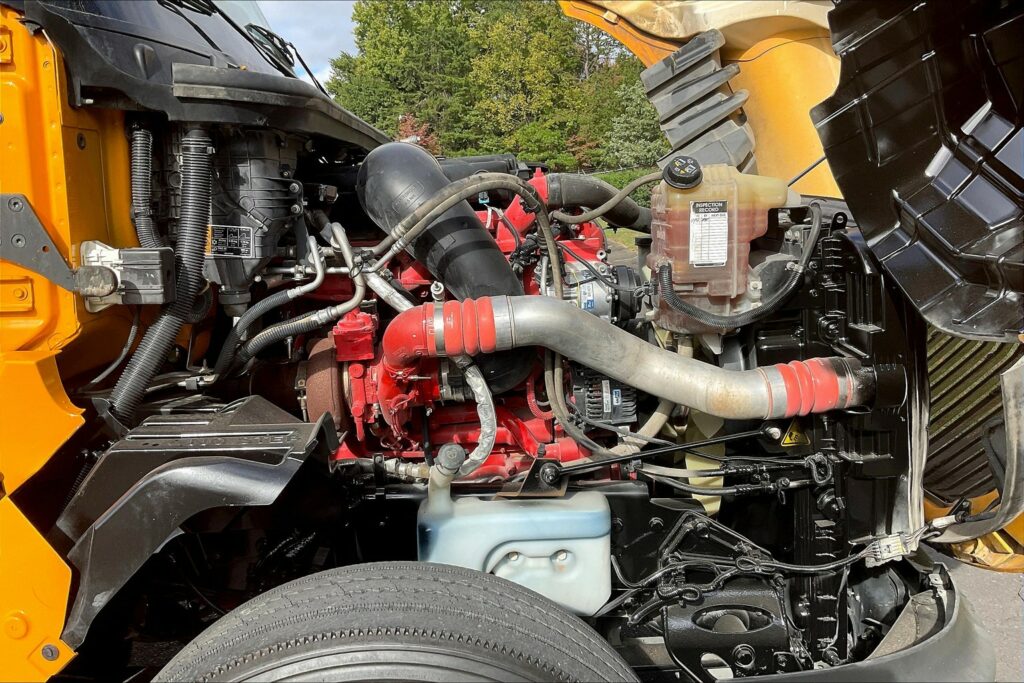 2022 CUM LT625 6×4 Sleeper