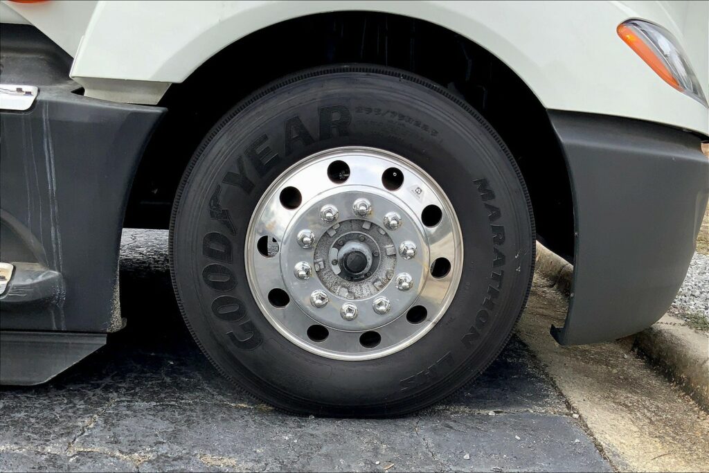 2022 CUM LT625 6×4 Sleeper