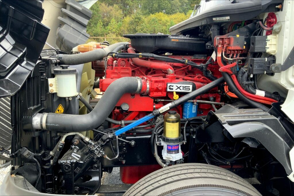 2022 CUM LT625 6×4 Sleeper