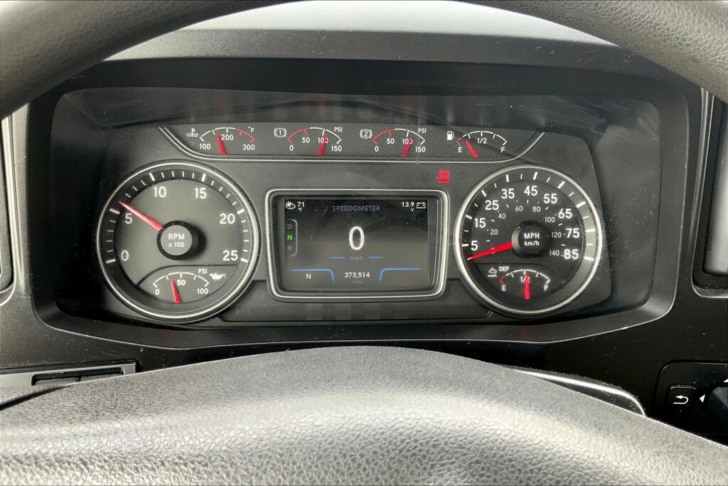 2022 CUM LT625 6×4 Sleeper