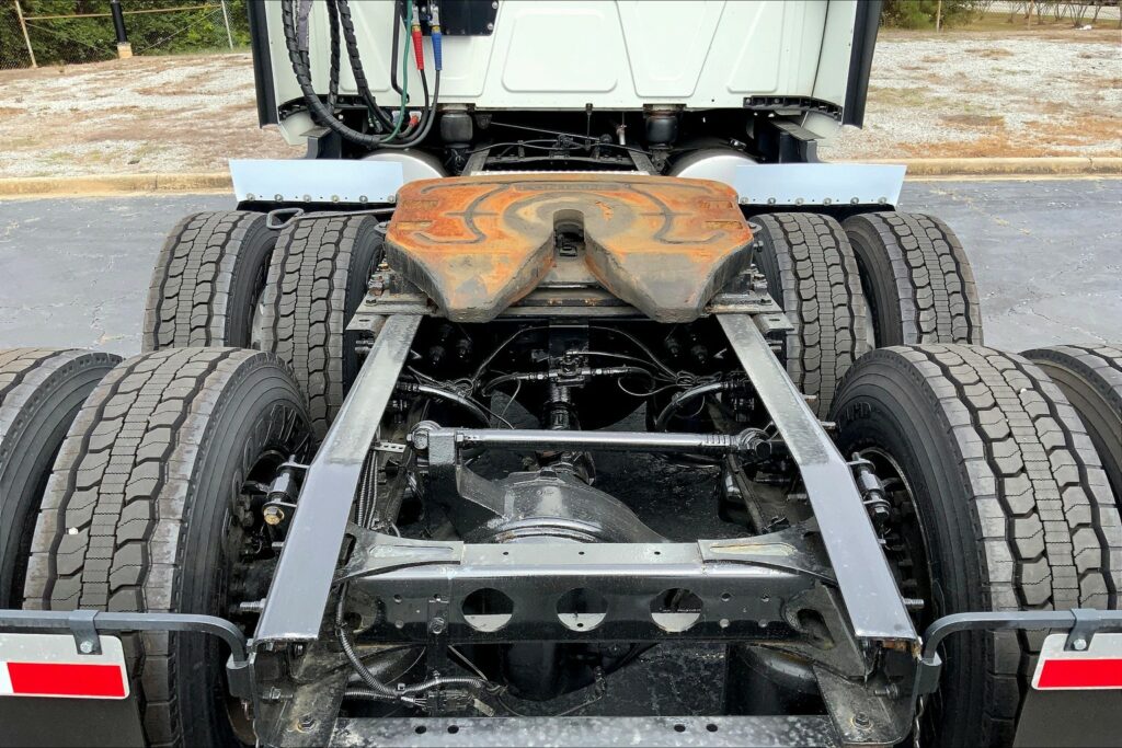 2022 CUM LT625 6×4 Sleeper