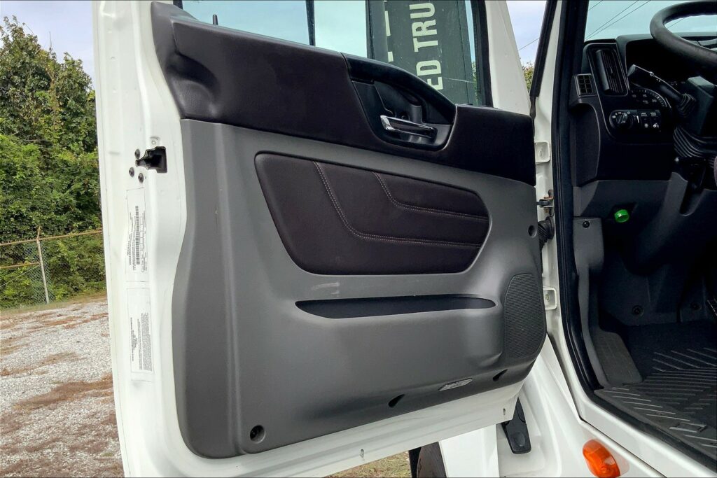 2022 CUM LT625 6×4 Sleeper