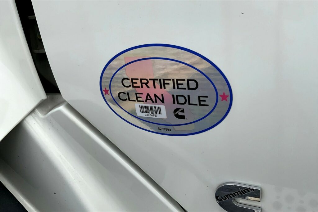 2022 CUM LT625 6×4 Sleeper