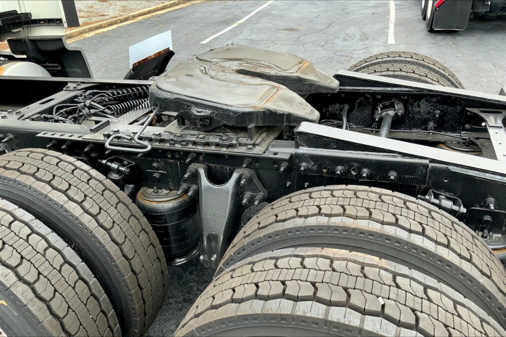 2021 CUM LT625 6×4 Sleeper