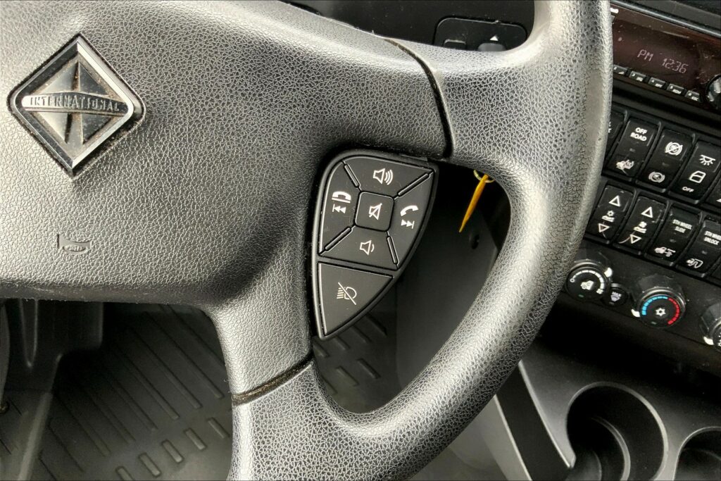 2021 CUM LT625 6×4 Sleeper