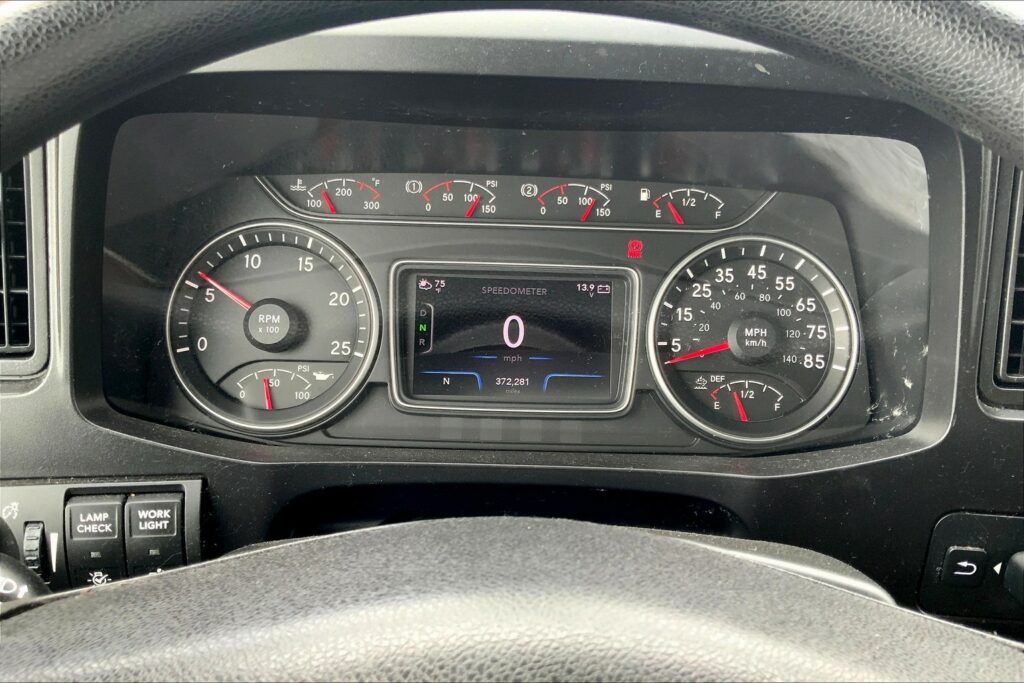 2021 CUM LT625 6×4 Sleeper