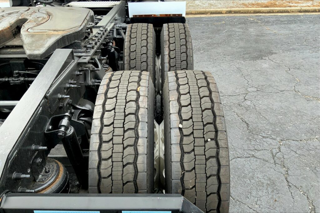 2021 CUM LT625 6×4 Sleeper