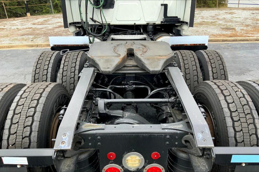 2021 CUM LT625 6×4 Sleeper